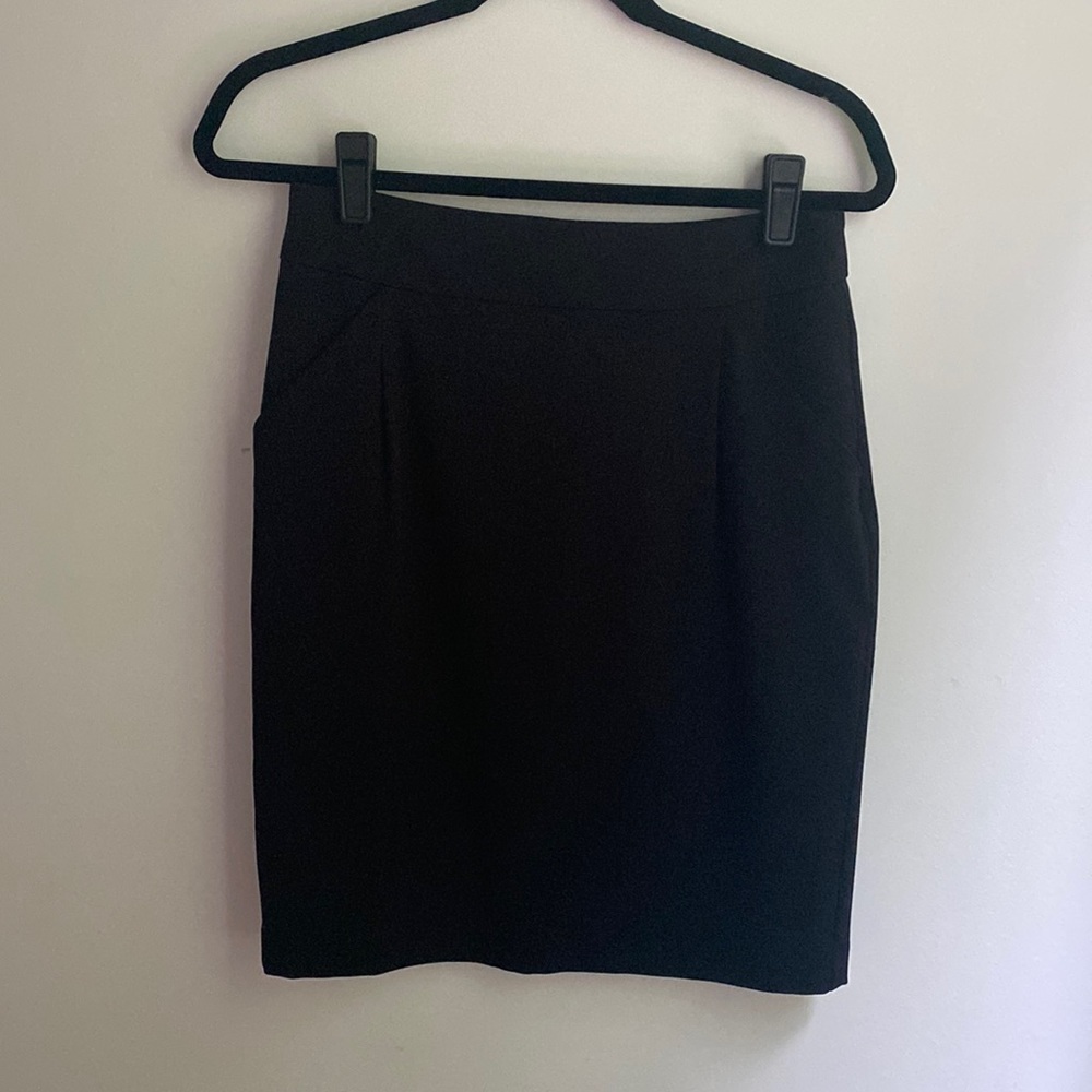 Ann Taylor Suit Set. Jacket size 4. Skirt Size 2.